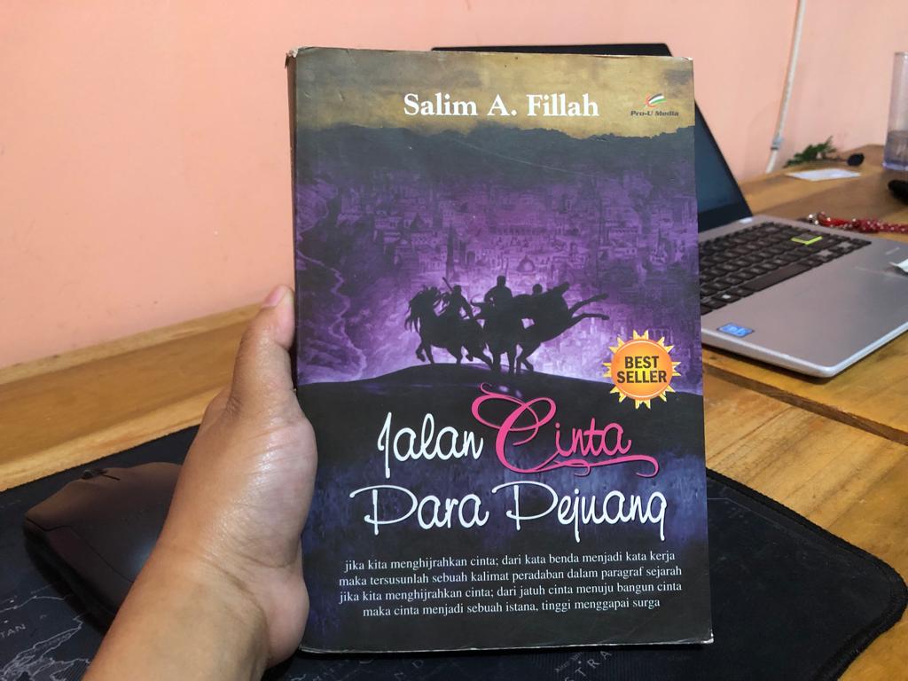 Review Buku Jalan Cinta Para Pejuang