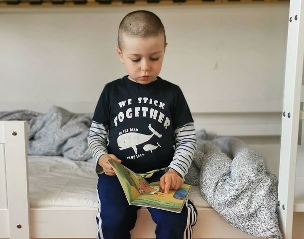 manfaat membaca buku untuk anak